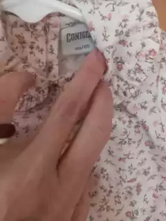 6M | Outlet- Camisa con cuellito con flores. Manchita. - comprar online