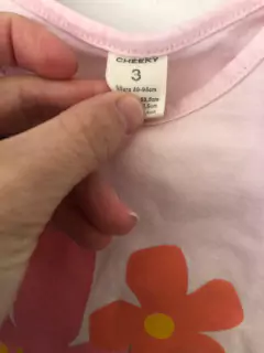 SET- Outlet- Dos remeras MC rosas con flores. CHEEKY. 3 años. en internet