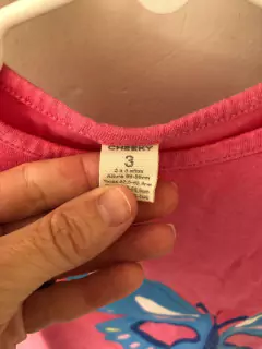 SET- Outlet- Dos remeras MC rosas con flores. CHEEKY. 3 años. - Lo Canto • Moda Circular