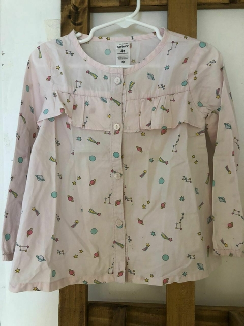 Camisa rosa ML con planetas y estrellas. CARTERS. 4 años. Manchita chiquita.