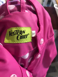 Piloto rosa con capucha de KITTY. Tallle 2 años. Manchita chiquita. en internet