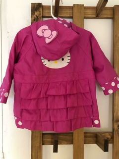 Piloto rosa con capucha de KITTY. Tallle 2 años. Manchita chiquita. - comprar online