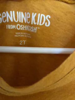 Remera MC con volado en manga color maíz. OSHKOSH. 2 años. - comprar online