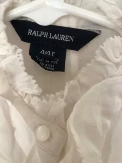 Blusa MC blanca con volados. TOMMY. Talle 4 años. Parece más 3 años. - comprar online