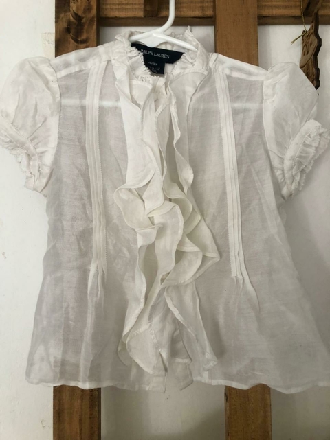 Blusa MC blanca con volados. TOMMY. Talle 4 años. Parece más 3 años.