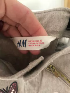 3/4A | Pantalón tipo legging gris con apliques. HYM. 3/4 años. en internet