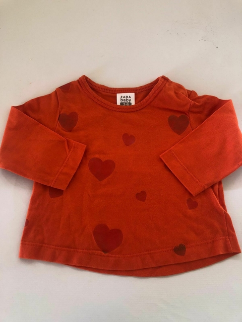 3M | Remera roja ML con corazones. ZARA. 3 meses.