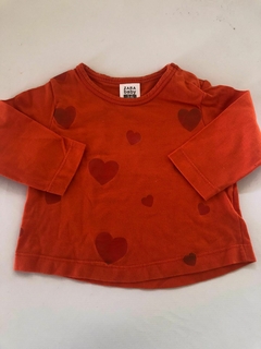 3M | Remera roja ML con corazones. ZARA. 3 meses. - comprar online