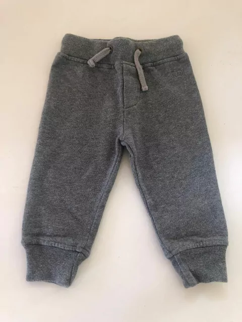 Joging gris. PAULA. 3 meses.