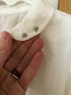 Camisa blanca ML con cuello y bordadito. Magdalena Esposito. 9 meses. - comprar online