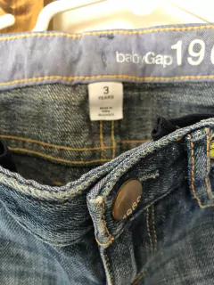 3A | Jean azul con bordado de flores. GAP. 3 años. - Lo Canto • Moda Circular