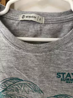 Remera musculosa gris con estampa de palmeras. Weak Meak. Talle 2 años. - comprar online