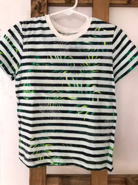 Remera MC a rayas con hojas verdes. CHEEKY. 3 años.
