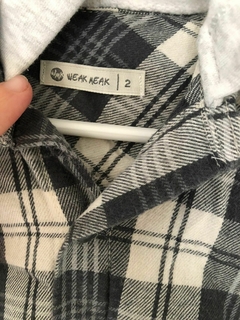 Camisa leñadora con capucha gris. Weak Meak. Talle 2 años. Es amplia, - Lo Canto • Moda Circular