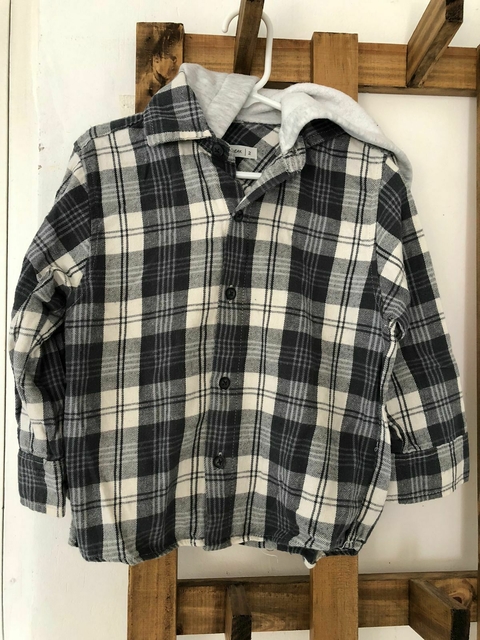 Camisa leñadora con capucha gris. Weak Meak. Talle 2 años. Es amplia,