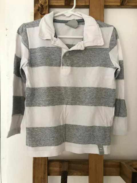 Remera ML chomba gris y blanca. MIMO. Talle 4 años.