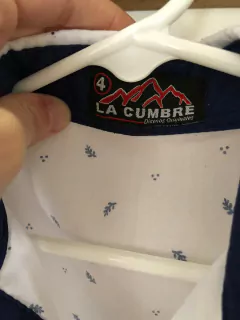 Camisa MC blanca con hojitas. Dice talle 4 pero es para 2/3 años. - comprar online