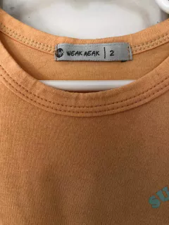 2A | Remera MC salmón con estampa de surf. Weak Meak. Talle 2 años. - comprar online