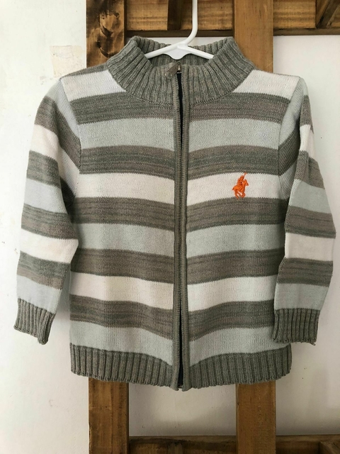 Sweater a rayas gris y blanco con cierre. Dice talle 5 pero es 2/3 años. Manchita chiquita.