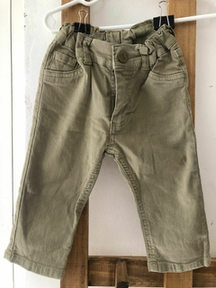 Pantalón verde con cintura regulable. CHEEKY. 9/12 meses. - Lo Canto • Moda Circular