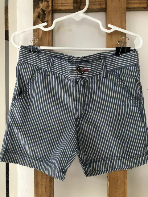 Short a rayas azul y blanco. MIMO. 3 años.
