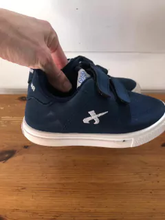 Zapatillas azules con abrojo. JAGUAR. Talle 25. en internet