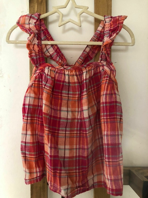 5A | Blusa a cuadros en tonos naranja y rosa con espalda cruzada. OLD NAVY. 5 años.
