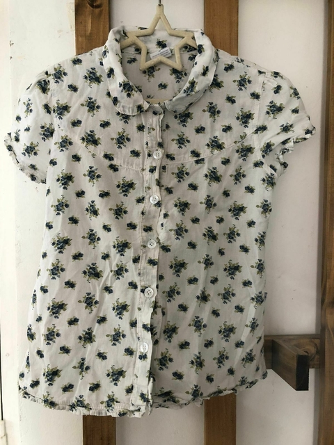 Camisa MC blanca con flores. CHEEKY. Talle 8 años.