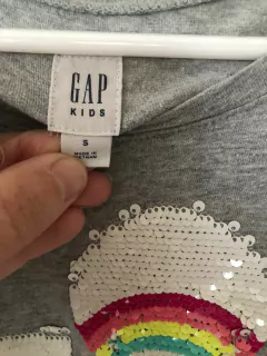 Remera gris ML gris con lentejuelas. GAP. 6/7 años. - comprar online