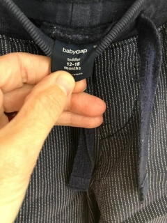 Pantalón azul con rayitas y elástico. GAP. 12/18 meses. - comprar online
