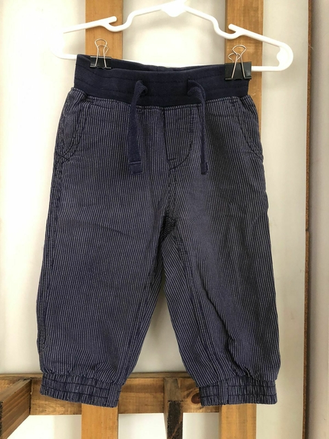 Pantalón azul con rayitas y elástico. GAP. 12/18 meses.