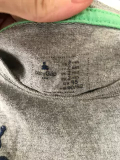 Remera gris MC con bichos. GAP. 2 años. - comprar online