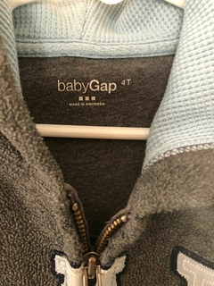 Buzo con capucha y cierre de polar gris. GAP. 4 años. - comprar online