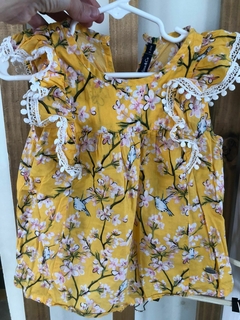 Blusa musculosa color maíz con flores y volados. MIMO. Talle 2 años. - comprar online