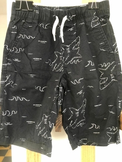 Short negro con tiburones. OLD NAVY. Talle 8 años. en internet