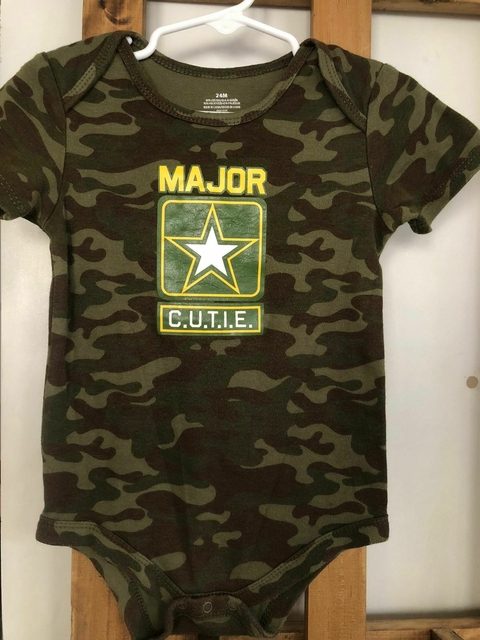 Body MC verde militar. CARTERS. 24 meses.