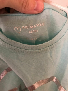 Remera MC celeste con corazón plateado. PRIMARK. 18 meses. en internet