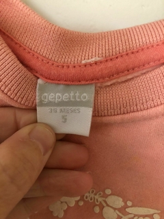 Buzo rosa con estampado blanco y franja en las mangas. GEPETTO. 3 años. en internet