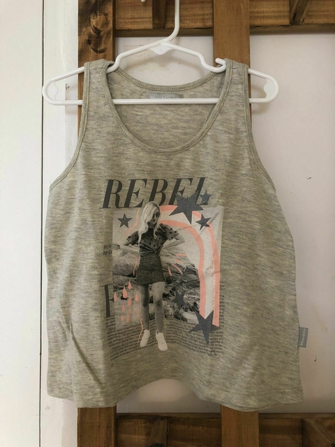 8A | Outlet- Musculosa gris con estampado. MIMO. Talle 8.