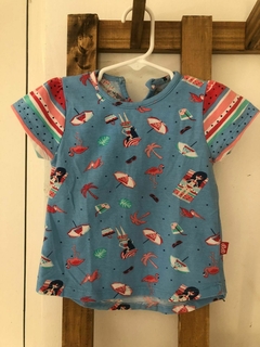 Remera MC celeste con dibujos playa. Que pin que pan. 12 meses. en internet