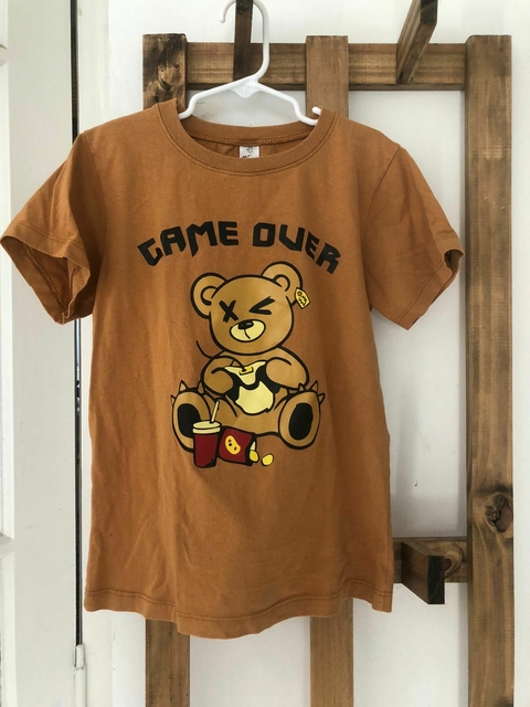 8/12A | Remera marrón MC con oso. Game Over. Dice talle 12 pero es como para 8 años.