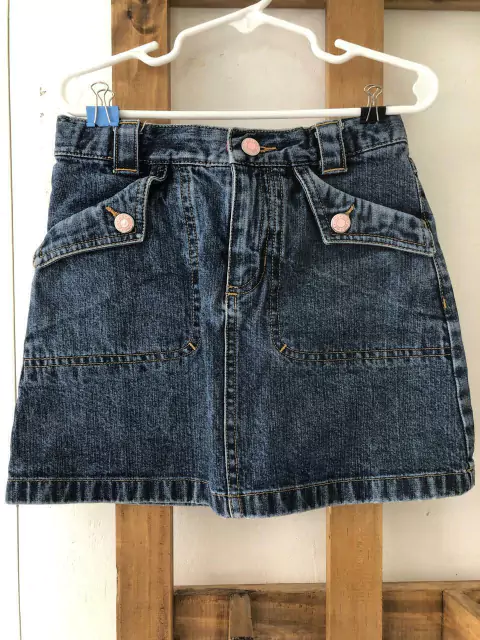 Pollera de jean con bolsillos y short abajo. GAP. 6 años.