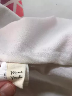 Traje de baño con triángulos y tiras regulables. Talle 4/5 años. Ver medidas en foto- en internet