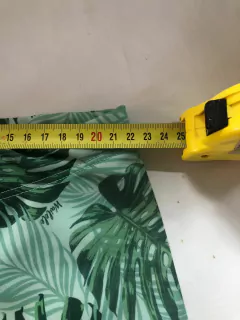 2/3A | Calza con hojas verdes. Dice talle 6 pero es para 2/3 años. Mide 22 cm de cintura. en internet