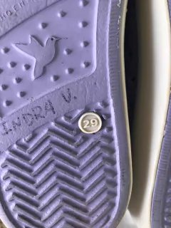 Zapatillas de goma lilas. HUMMS. Talle 29. - Lo Canto • Moda Circular