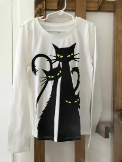 Remera blanca con gatos. GAP. 8/9 años. - comprar online