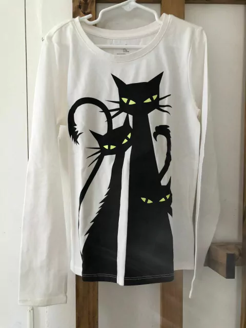 Remera blanca con gatos. GAP. 8/9 años.