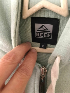 Buzo con caoucha y cierre. REEF. Talle 12. - comprar online
