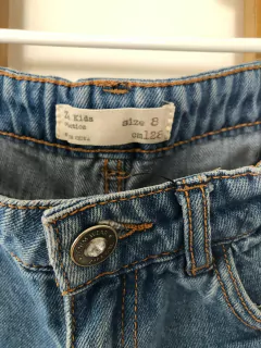 Short azul con apliques plateados. ZARA. Talle 8 años. - Lo Canto • Moda Circular