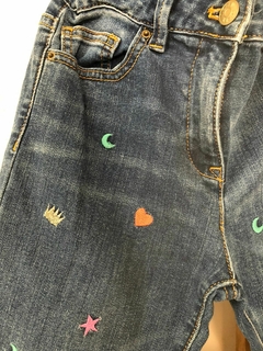 12A | Jean azul con bordados. Crew Cuts. Talle 12 años. Con elástico regulable en cintura. 29 cm de cintura. - comprar online